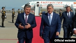 Шавкат Мирзиёев менен Алмазбек Атамбаев.