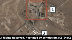 На спадарожнікавым здымку ад 2 верасьня 2024, зробленым Planet Lab, відаць два асноўныя будынкі турмы Сэйдная. Большасьць зьняволеных разьмяшчалася ў большым будынку, які атрымаў назву «Кола Мэрсэдэса» 