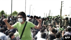 صحنه ای از تظاهرات معترضین به نتایج انتخابات ریاست جمهوری ایران در تهران