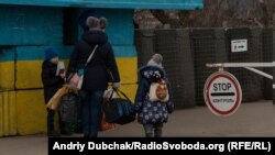 Паспортний контроль у Станиці Луганській, 18 березня 2016 року