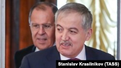 Глава МИД Таджикистана Сироджиддин Мухриддин и глава МИД РФ Сергей Лавров, Москва, 9 апреля 2018 года