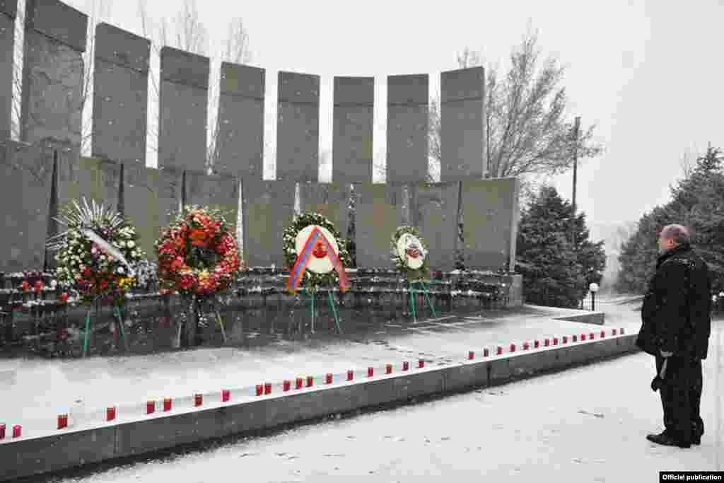 Armenian President Armen Sarkisian at Yerablur cemetery on December 20. Sarkisian has called for early parliamentary elections in response to widespread anger at the government&#39;s handling of the conflict and the resulting peace deal.&nbsp;