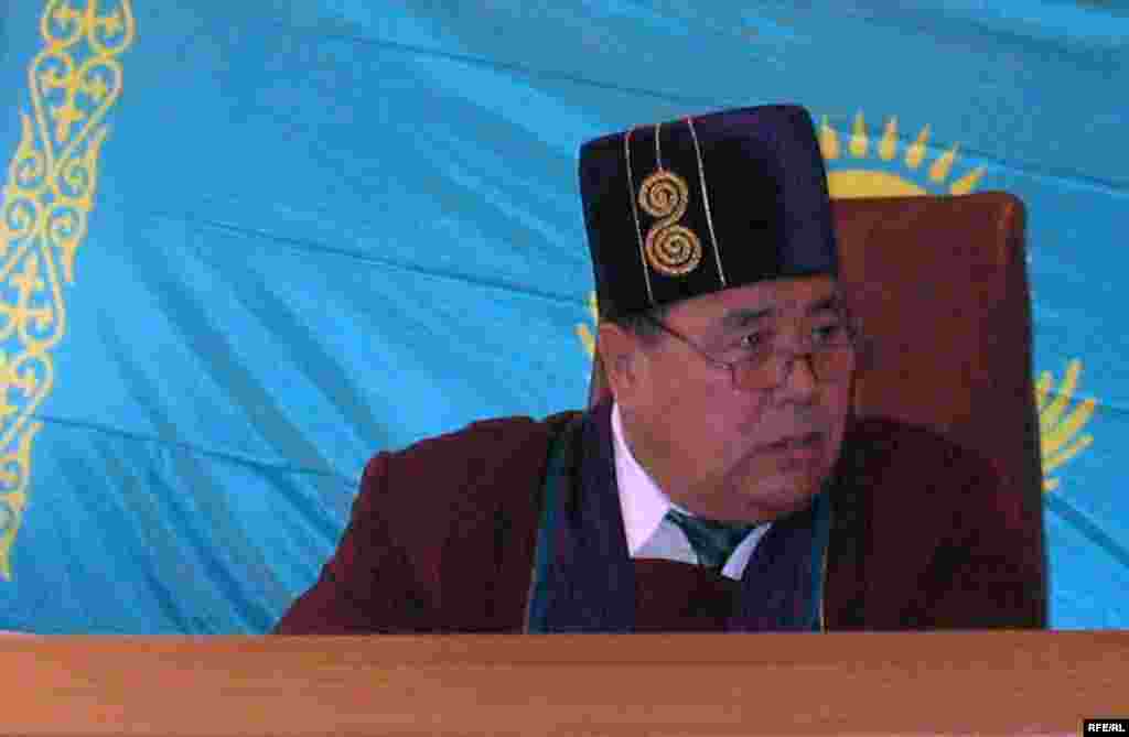 Жовтис ісі бойынша судья Чолан Толкунов.  - Балқаш аудандық сотының судьясы Чолан Толкунов адам құқығын қорғаушы Евгений Жовтистің ісін екі күннің ішінде қарап үлгеріп, түрме жазасын шығарды. Бақанас, 2 өыркүйек 2009 жыл. 