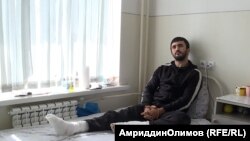 Сиёвуш Акобиршоев мегӯяд, аз чаҳор ангушту тавони роҳ гаштан маҳрум шуд