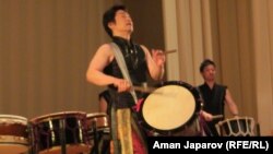 Жапон добулбасчыларынын Бишкектеги концерти, 18-ноябрь, 2012.         