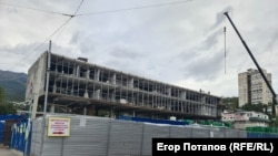 Блеск и нищета октябрьской Ялты (фотогалерея)