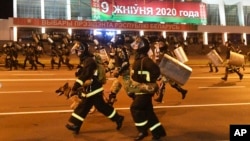 Один із епізодів протистояння демонстрантів і міліції в Мінську, 9 серпня 2020 року