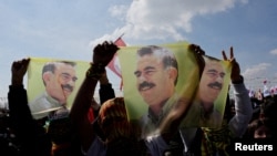 Քրդամետ կուսակցության կողմնակիցները բանտարկված առաջնորդ Աբդուլա Օջալանի դիմանկարով դրոշներով/պաստառներով, Ստամբուլ, Թուրքիա, 17-ը մարտի, 2024թ.