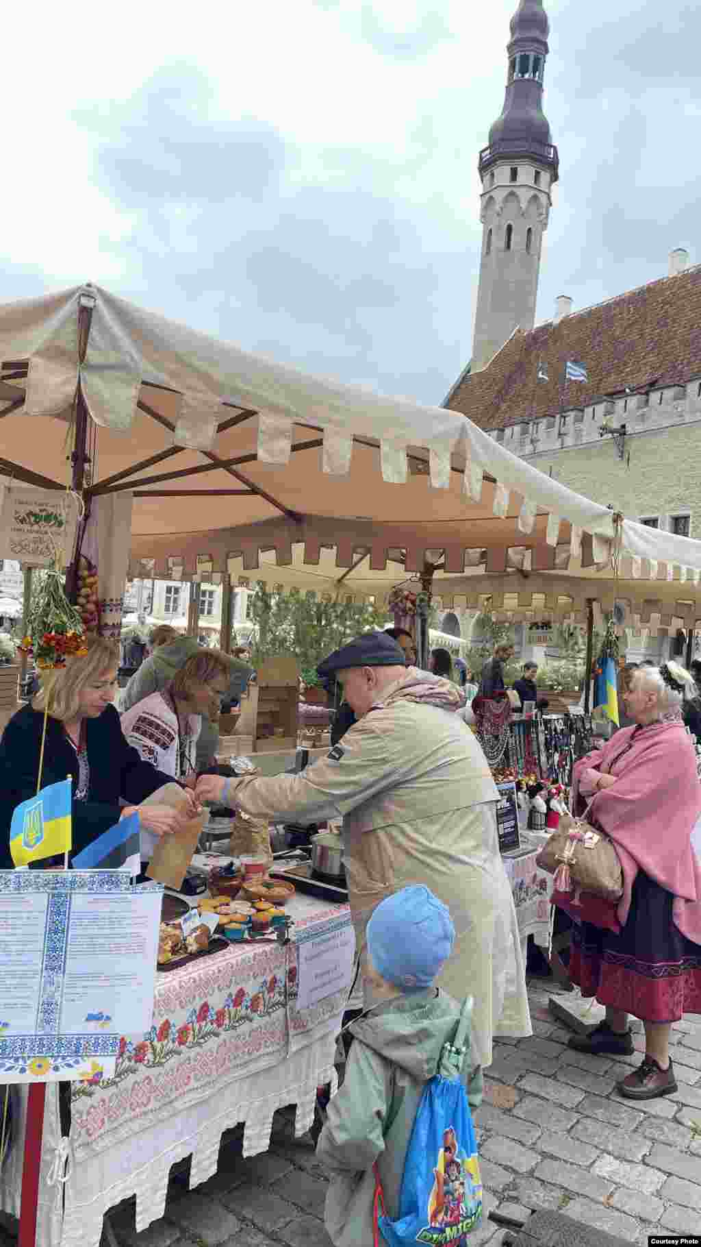 Бу урында, гадәттә, күп туристлар һәм кунаклар җыела, шуңа күрә Эстониядә яшәүче күптөрле милләтләргә үз мәдәнияте белән таныштырырга мөмкинлек бирелгән.