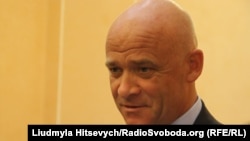 За даними соціологів КМІС, Труханов обійшов свого конкурента, представника партії «Опозиційна платформа «За життя» Миколу Скорика майже на 13%