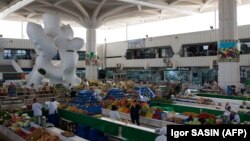 Aşgabadyň Gülüstan bazaryndan bir pursat. Aprel, 2022 ý. 