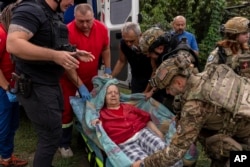 Женщина, раненая при авиаударе по Яровой