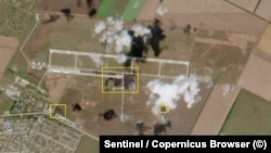 Последствия удара беспилотника по российской авиабазе в Приморско-Ахтарске Краснодарского края, август 2025 г. Иллюстративная фотография