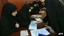 انتخابات هشتمین دوره مجلس شورای اسلامی روز جمعه آغاز شد.
عکس از AFP.