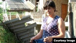 "...сидишь и думаешь: все, это конец, конец твоей жизни. Не было ни мысли, ничего не было. Была только молитва: Господи, спаси!"
Фотографии Ланы Парастаевой