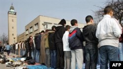 Amsterdamda müsəlmanların ibadət etdiyi Əl Ourna məscidi. 30 mart 2007