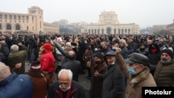 Opposition supporters rallied on December 22 in Yerevan's Republic Square to demand that Prime Minister Nikol Pashinian resign.