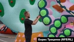 Скульптура «Горох» в інсталяції CHIAOZZA – один з найулюбленіших образів Марії Примаченко