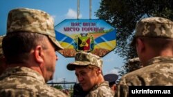 Військові під час заходів із нагоди четвертої річниці визволення Торецька від російських гібридних сил, 21 липня 2018 року