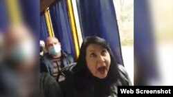 Жінка обурюється на україномовне звернення мешканки Слов’янська