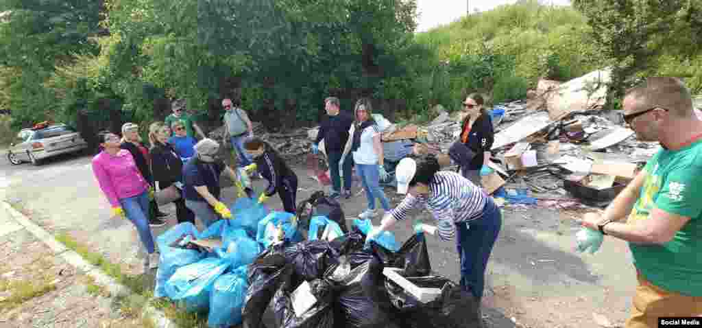 Nema zdravlja bez čiste okoline, poručili su volonteri. Hiljade njih su 9. maja započeli veliku kampanju čišćenja otpada koji bacaju nemarni građani širom zemlje.