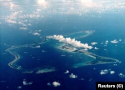 جزیرۀ دیه‌گوگارسیا، بزرگ‌ترین جزیره در مجمع‌الجزایر چاگوس و محل پایگاه نظامی بزرگ ایالات متحده در وسط اقیانوس هند