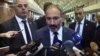 Исполняющий обязанности премьер-министра Армении Никол Пашинян беседует с журналистами, Ереван, 22 октября 2018 г․