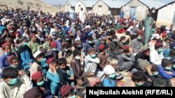 Ооганстан. Качкындар лагериндеги  балдар. 