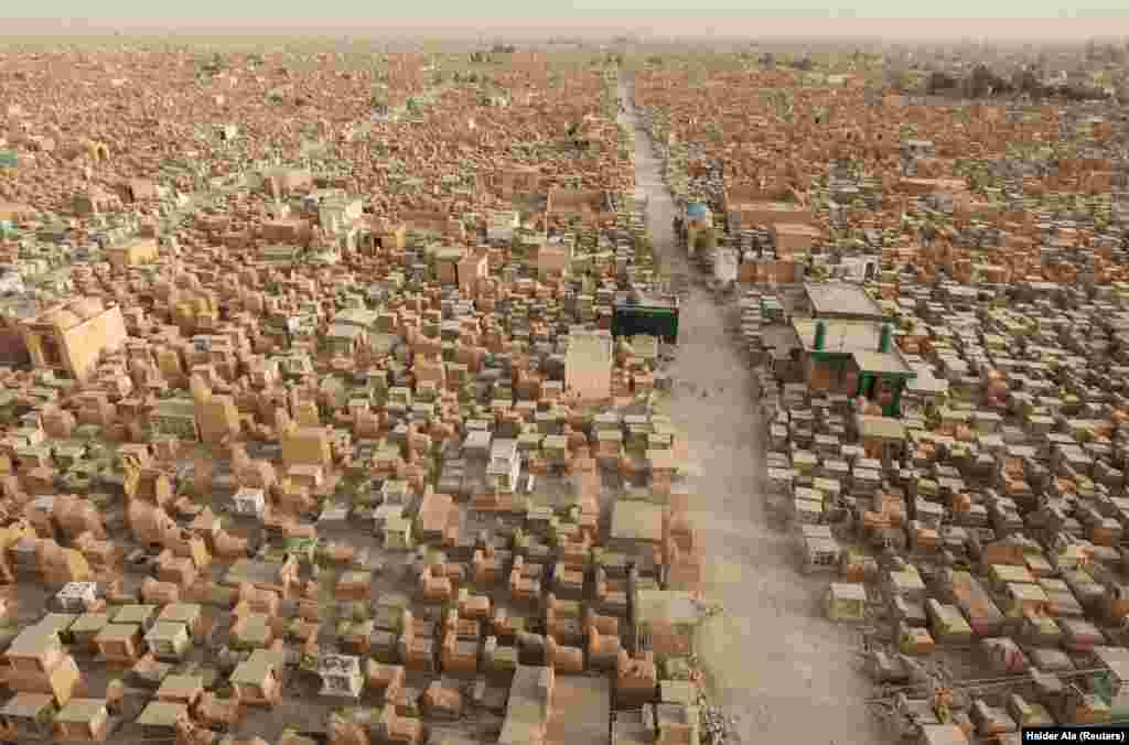 Кладовище &laquo;Долина миру&raquo; в Ен-Наджафі, Ірак &ndash; імовірно, найбільше у світі, 2 квітня 2013 року