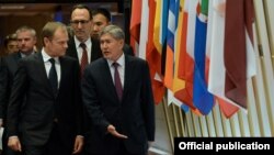 Президент Алмазбек Атамбаевдин Европа кеңешинин Төрагасы Дональд Туск менен жолугушуусу. 27-март, 2015-жыл