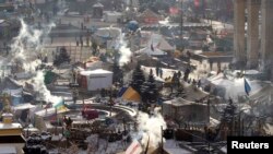 چادرهای معترضان مخالف دولت در میدان مرکزی کیف- هفتم بهمن‌ماه ۱۳۹۲