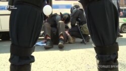 У Санкт-Петербурзі силовики розігнали колону протестувальників. Понад 60 людей затримані – відео