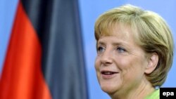 آنگلا مرکل از سران اتحادیه اروپا خواسته است که در صورت نفی هولوکاست از سوی احمدی‌نژاد سالن مجمع عمومی را ترک کنند.