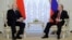 Аляксандар Лукашэнка і Ўладзімір Пуцін падчас перамоваў у Санкт-Пецярбургу. 3 сакавіка 2017 году