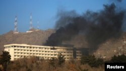 وزارت کشور افغانستان اعلام کرد که در جریان حمله طالبان، چهار افغان و ۱۴ تبعه خارجی کشته شده‌اند.​