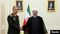 ژنرال خلوصی آکار،رییس ستاد ارتش ترکیه روز دوشنبه با حسن روحانی در تهران دیدار کرد.