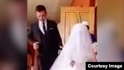 Акс аз навори маросими издивоҷи духтари ноболиғ.