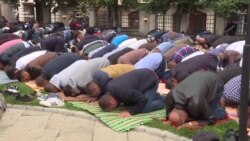 Мусульмани святкують Курбан-байрам, свято жертвопринесення (відео)