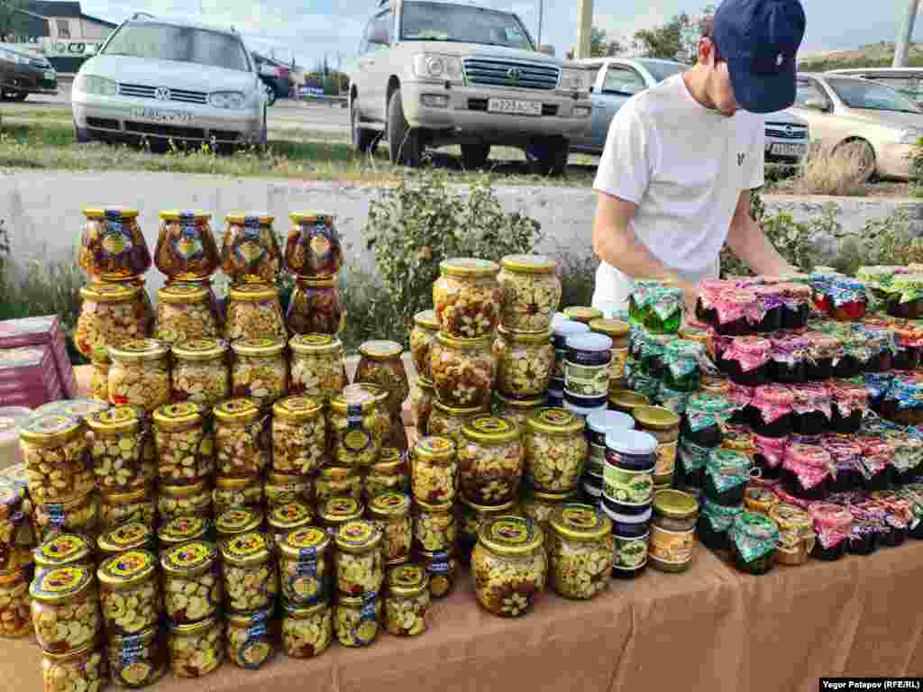 Qırımtatar tatlıları da festivalde taqdim etildi