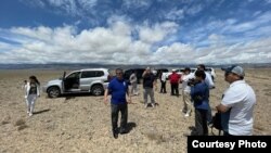 Президенттин кеңешчиси Равшан Сабиров жаңы шаар курула турган аймакта. 17-июль, 2021-жыл.