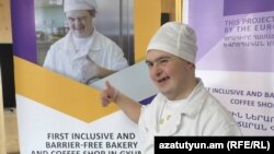 Скоро осуществится мечта гюмринца Микаэла Саакяна с синдромом Дауна, он будет работать в инклюзивной хлебопекарне 