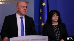 Вицепремиерът и министър на иновациите и растежа Томислав Дончев и министърът на финансите Теменужка Петкова