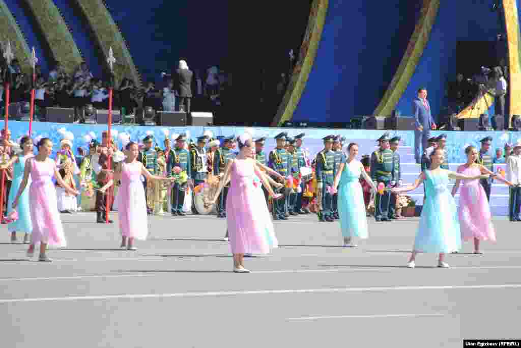 Кечкисин Ала-Тоо аянтында Орусиядан келген ырчылар Дима Билан, Вера Брежнева жана Григорий Лепс концерт тартуулайт.&nbsp;