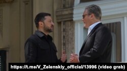 Ілюстраційне фото. Володимир Зеленський (ліворуч) і Кір Стармер під час зустрічі у Ватикані, квітень 2025 року