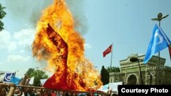 Протестларда Кытай байрагы яндырылды