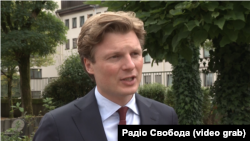 «Тобто, незалежно від того, що буде за столом переговорів, ми маємо продовжувати підтримувати Україну»