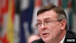 17 Yanvar 2013. Vyana. Ukrayna xarici işlər naziri  Leonid Kozhara ATƏTin tədbrində çıxış edir