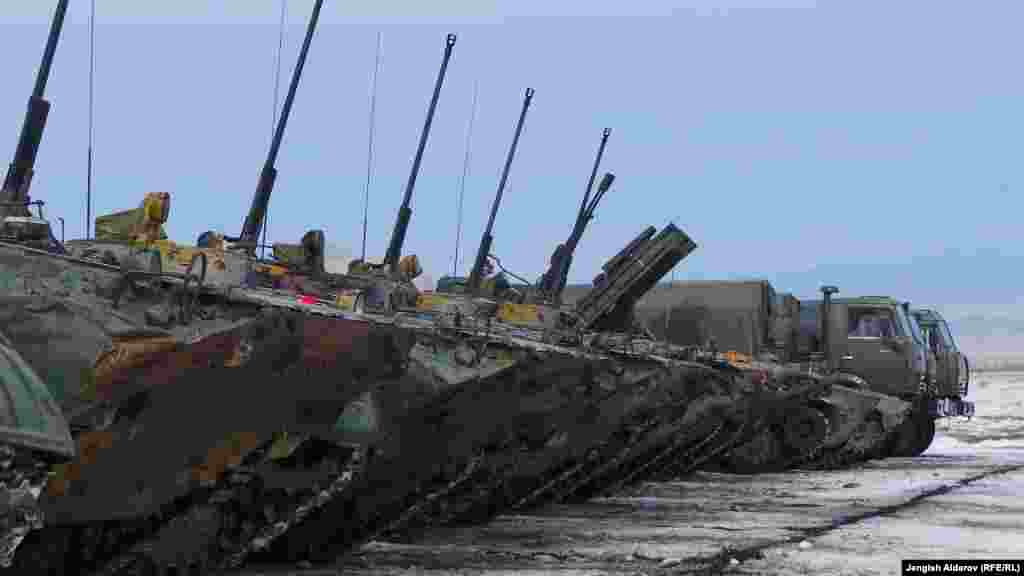 Аймактын бүтүндүгүн сактоо үчүн тоолуу шартта оор техникаларды жана артиллерияны колдонууда жоокерлердин даярдыгы көрсөтүлдү.