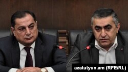 Глава фракции РПА Ваграм Багдасарян (слева) и глава фракции АРФД Армен Рустамян, Ереван, 26 октября 2018 г. 