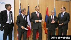 Հունաստան -- ԵԱՀԿ-ի Մինսկի խմբում համանախագահող երկրների ներկայացուցիչները հանդիպում են Հայաստանի եւ Ադրբեջանի արտգործնախարարների հետ, Աթենք, 1-ը դեկտեմբերի, 2009թ.